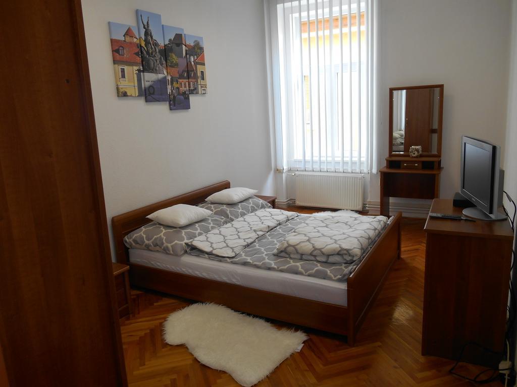 埃格尔Akos Apartman公寓 外观 照片